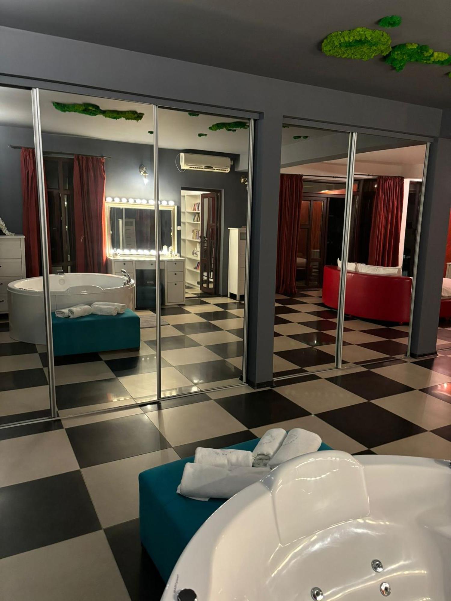 Hugo'S House Villa Костинещи Екстериор снимка